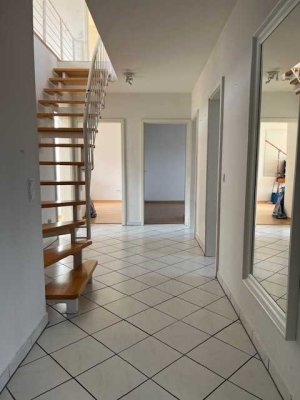 Exklusive 4-Zimmer Maisonette-Wohnung mit Balkon in Mannheim-Neckarau