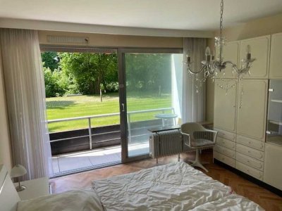 Schöne und ruhige helle 2-Zimmer-Erdgeschoss- Wohnung mit 2 Balkone und Blick ins Grüne