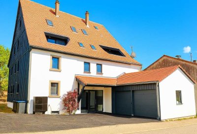 9,35 % Mietrendite! Modernisiertes MFH mit 8 WE · Sanierung 2025 · 2 Garagen, 3 Stellplätze