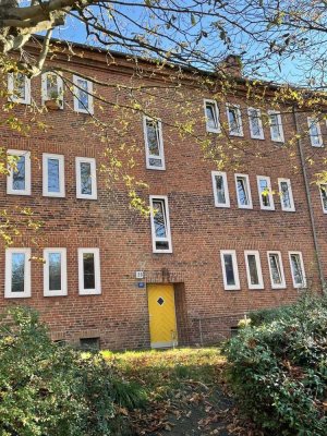 Gemütliche 2,5-Zimmer-Wohnung mit Dielenboden und Badewanne in Kiel