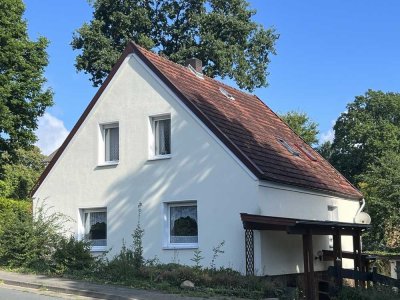 RESERVIERT:
Schönes, einfaches Zweifamilienhaus mit separatem Bauplatz im Zentrum von Volmerdingsen
