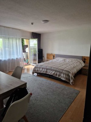 Kernsanierte 1-ZKB-Wohnung mit Terasse, Parkplatz