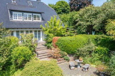 **Landhaus-Stil** Einfamilienhaus am Naturschutzgebiet mit Garagenhaus + großem Garten