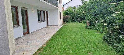 Freundliche und sanierte 5-Zimmer-Erdgeschosswohnung mit Balkon und Einbauküche in Wolnzach