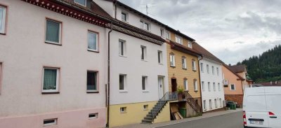 Erstbezug nach Kernsanierung: Mehrgenerationenwohnen für drei Parteien in modernem Reihenmittelhaus