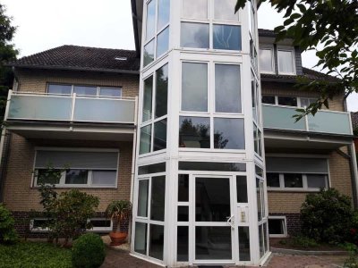 Großzügige 2 Zi-Wohnung mit EBK, Balkon und Stellplatz im gepflegten 4 Familienhaus in Jembke