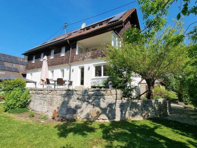 Schönes Zweifamilienhaus in ländlicher Umgebung
