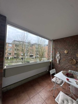 Helle 2-Zimmer-Wohnung mit ca. 72 m², Einbauküche, Wintergarten/Balkon & Garagenstellplatz