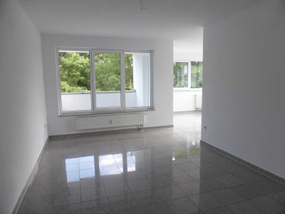 Helle & moderne 2-Zimmer-Wohnung mit Balkon und offener Küche