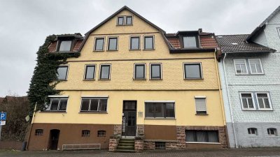 6-Parteien Wohnhaus mit Hintergebäude für ambitionierte Heimwerker zum Schnäppchenpreis in Tann/Rhön