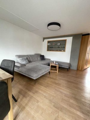 Schöne 2-Zimmer-Wohnung mit Balkon *Teilmöbliert*
