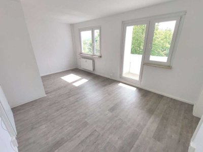 Schicke 3-Raumwohnung mit Balkon in grüner und ruhiger Lage! + EBK