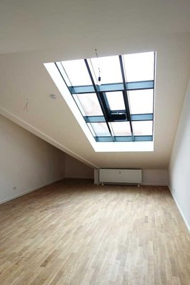 "Am Funkerberg" - Wohnen im Grünen: Sonniges Dachgeschoss-Loft mit Galerie und Panoramafenster