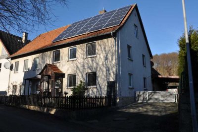 Doppelhaushälfte mit PV-Anlage und Carport in Warburg-Herlinghausen