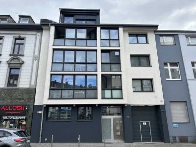 Provisionsfrei: Kernsanierte (KfW-55) 4-Zimmer Wohnung mit Balkon und sehr guter Verkehrsanbindung.