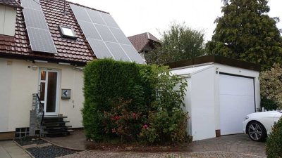 Von Privat: Kleine energiesanierte Doppelhaushälfte mit PV-Anlage