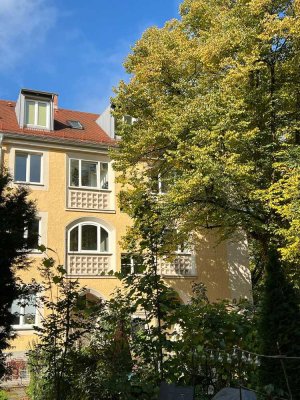 Schwabing - Alte Heide - grosszügige Dachgeschosswohnung  in hübscher Anlage