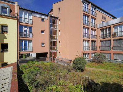 Geräumige und ruhige 2 Zimmer Wohnung - Dachterrasse gem. + TG Stellplat