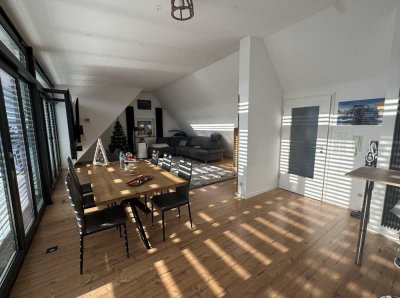 Exklusive 2-Etagen-Wohnung mit Einbauküche, Balkon und Garage zur Miete!