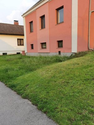 Vollmöbliertes 4-Zimmer Einfamilienhaus mit Garten