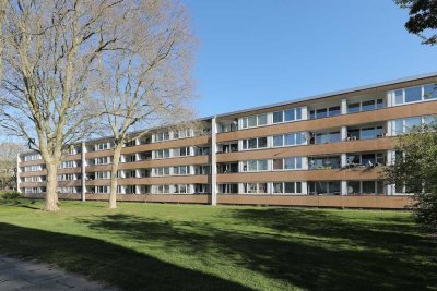 Den Fußboden verlegen wir - Helle Wohnung in Detmerode // 3.OG links