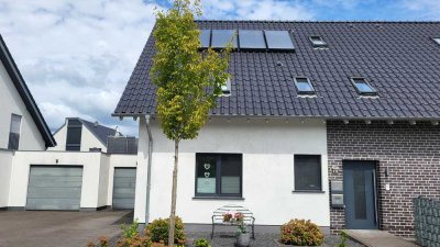 Exklusive neuwertige 3-Zimmer Maisonette-Wohnung mit Dachterrasse und Loggia in Straelen