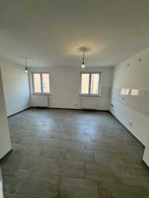 Zu Miete: Renovierte 2-Zimmer-Wohnung (76qm) mit großer Wohnküche in Grombühl (nahe Uni-Klinik)