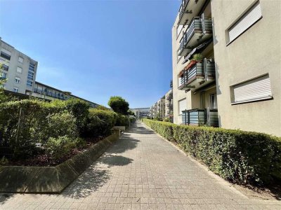 Leerstehende, helle 3 Zimmer-Wohnung mit Balkon und TG-Stellplatz.