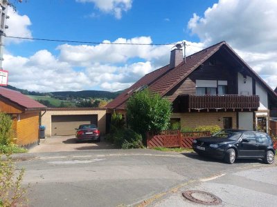 Charmantes Zweifamilienobjekt mit Ausbaupotenzial und sonniger Terrasse