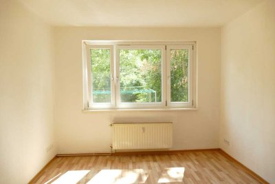 Familienwohnen- Erdgeschoss- Wanne- kautionsfrei- H.-Heine Straße 21