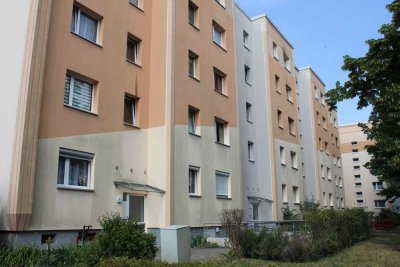 Große 4-Raum-Wohnung mit Fahrstuhl