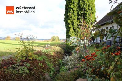 Aussergewöhnliches Haus in Feldrandlage mit Weitsicht und Doppelgarage