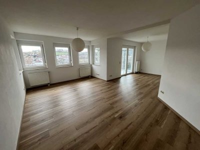 Renovierte 3-Zimmer-EG-Wohnung mit Balkon und Wintergarten