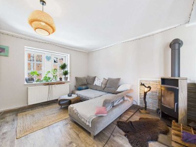 Historisches Wohnen: 3-Zimmer-Wohnung mit Balkon in einzigartigem Ensemble in Hammersbach-OT
