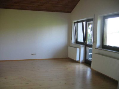 Ruhige und helle Dachgeschoß-Studio-Wohnung