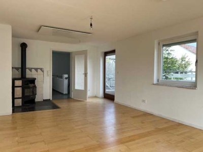 Charmante 4,5-Zimmer-Wohnung mit Garten- & Balkonzugang in Hanglage