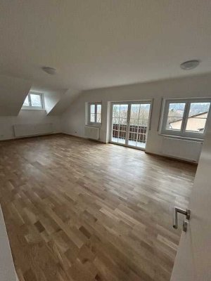 Ruhige, neu renovierte 3-Zimmer-DG-Wohnung in der Innstraße in Passau