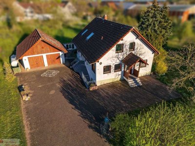 Einfamilienhaus mit viel Potenzial: Einliegerwohnung und Doppelgarage in idyllischer Lage