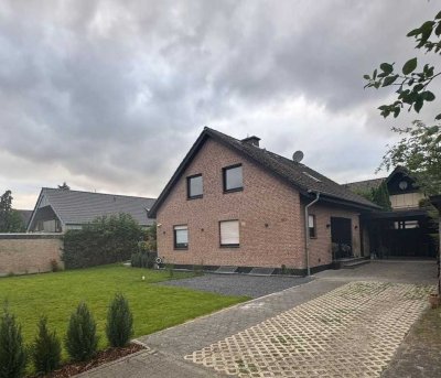 Geräumige Dachgeschosswohnung in einem 2-FH in Gütersloh-Sundern