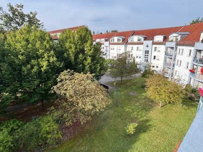 schöne Dachgeschosswohnung mit Terrasse und Bad mit Badewanne