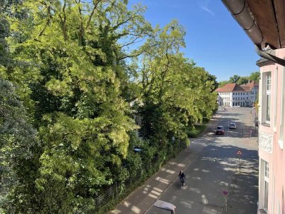 Attraktive, renovierte 3-Zimmer-Wohnung mit zwei Balkonen und Einbauküche an der Promenade