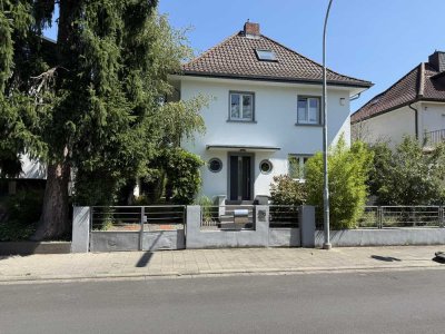 Von Privat: Freistehendes Einfamilienhaus mit ELW in Bestlage von Neu-Isenburg (Westend)