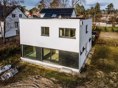 Wunderschöne Bauhaus-Villa mit Keller in Falkensee (Ausbauhaus)