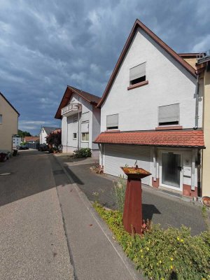 *Gemütliche Doppelhaushälfte: Wohnen mit Weitblick, Garten, Terrassen & Garage – saniert + gepflegt*