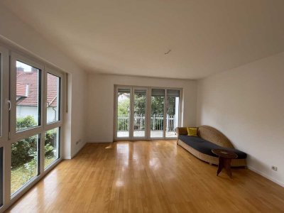 Charmante   2-Zimmer Wohnung mit Süd-Wohnbalkon