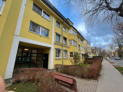 Schöne helle 1-2 ZI + möbilierte Küche Wohnung - Mantlergasse , 13. Bezirk