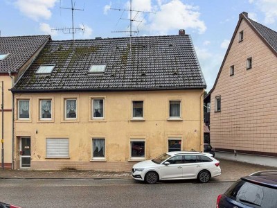 Zweifamilienhaus mit 2 Garagen und Büro/Werkstatt in Hornbach
