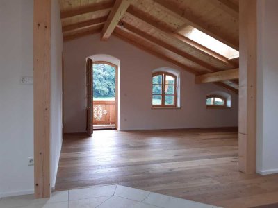 Stilvolle 2-Zimmer DG Wohnung Nähe Prien a. Chiemsee