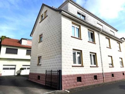 61118 Bad Vilbel-Stadt, 4FH+Hinterhaus mit Nebengebäude, Wfl.ca.410m², 3 Garagen, 2Stellpl., ruhig!
