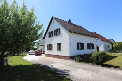 Großzügiges Einfamilienhaus mit gepflegtem Garten in ruhiger Siedlungslage von Dingolfing nahe BMW
